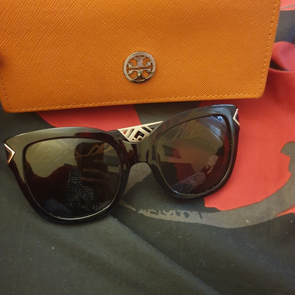 Authentic tory burch sunglasses